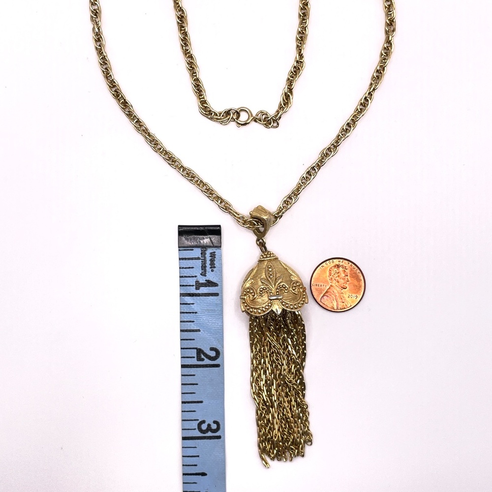Vintage Gold Tone Fleur de Lis Tassel Pendant Necklace - Picture 10 of 11